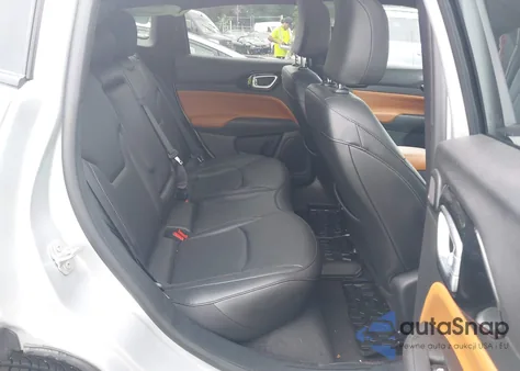 2024 Jeep Compass Limited 4X4 из США, поврежденный, VIN 3C4NJDCN1RT144271